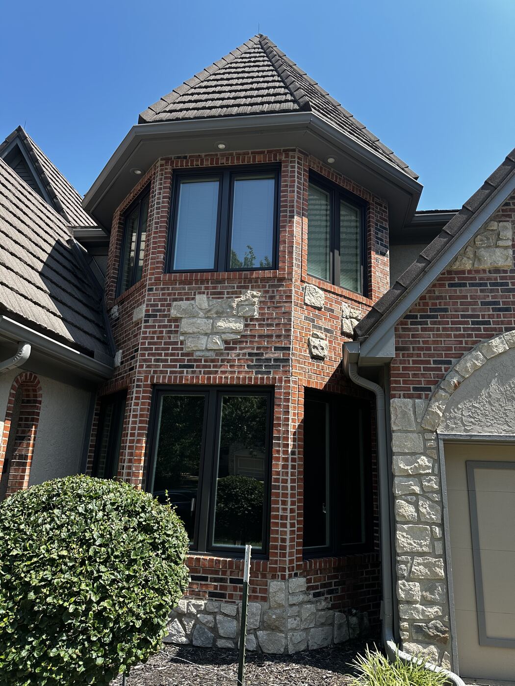 Window installation in Leawood, KS